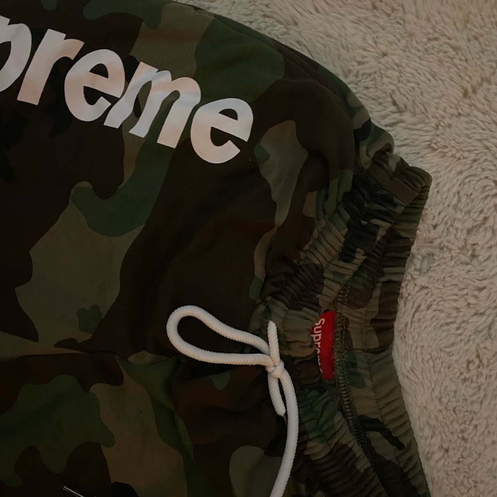 Supreme unisex medium shorts